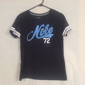 Woman’s Athletic Shirt By Nike, Size L Slim Fit